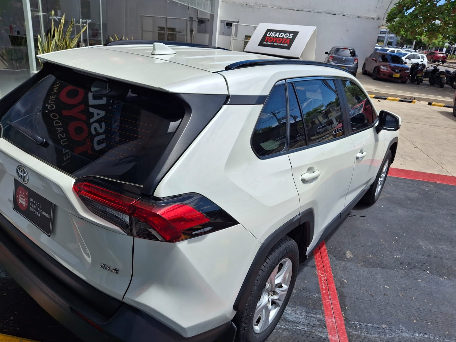Toyota RAV4 XLE 2020 — foto 2