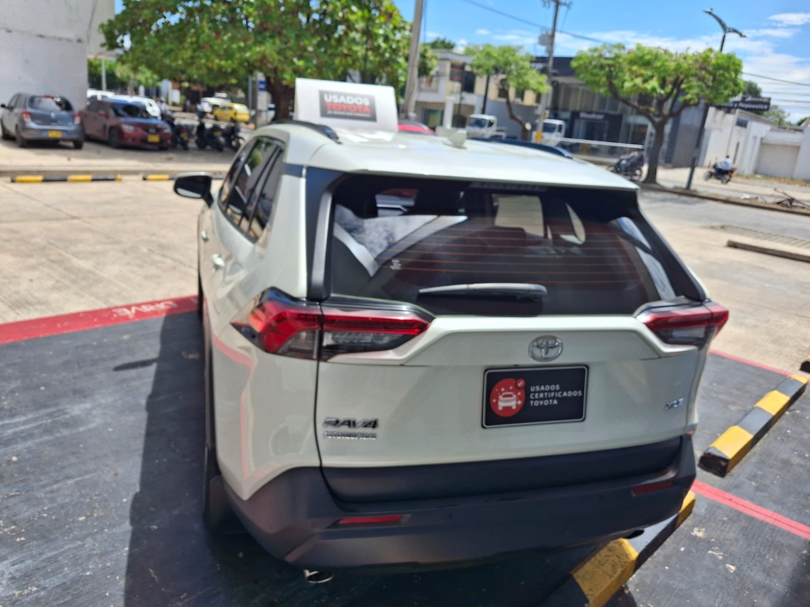 Toyota RAV4 XLE 2020 — foto 1