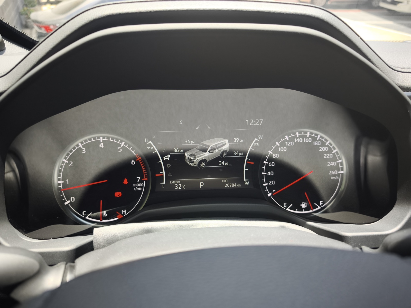 Toyota Land Cruiser LC300 Gasolina 2023 — foto 4