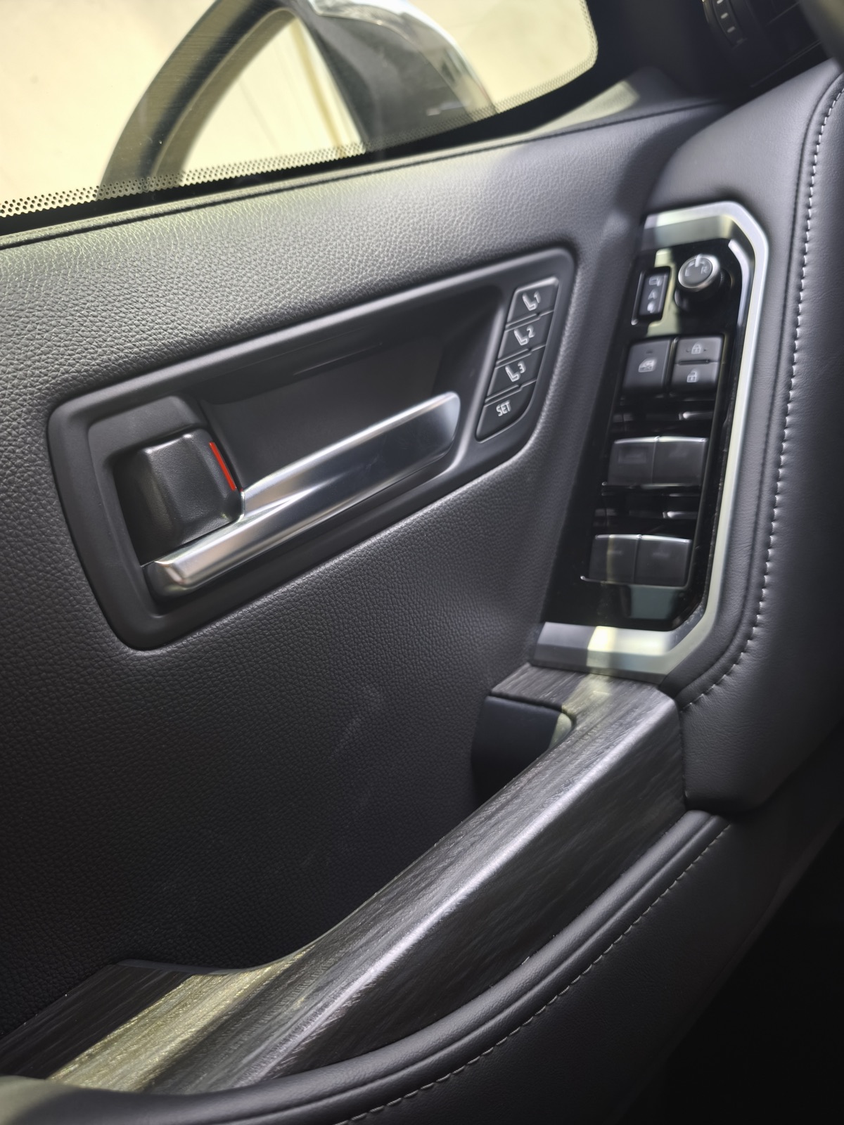 Toyota Land Cruiser LC300 Gasolina 2023 — foto 2
