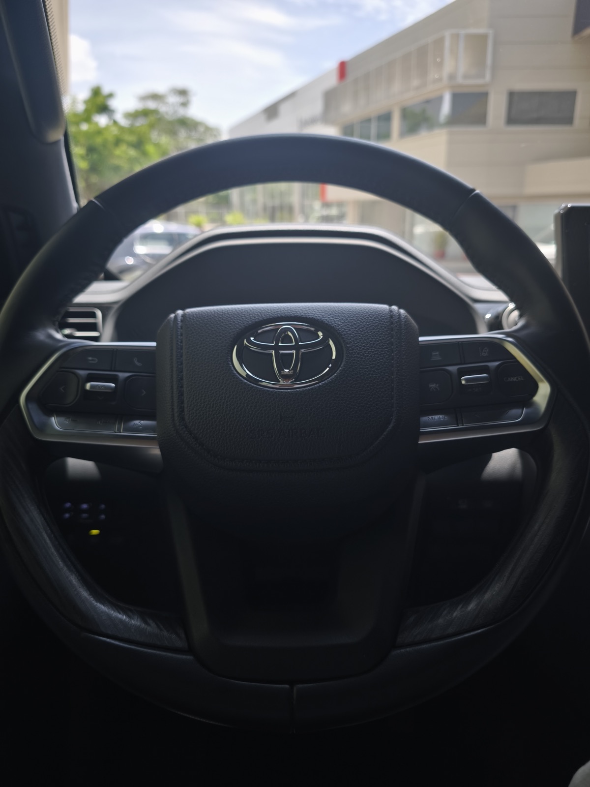 Toyota Land Cruiser LC300 Gasolina 2023 — foto 1