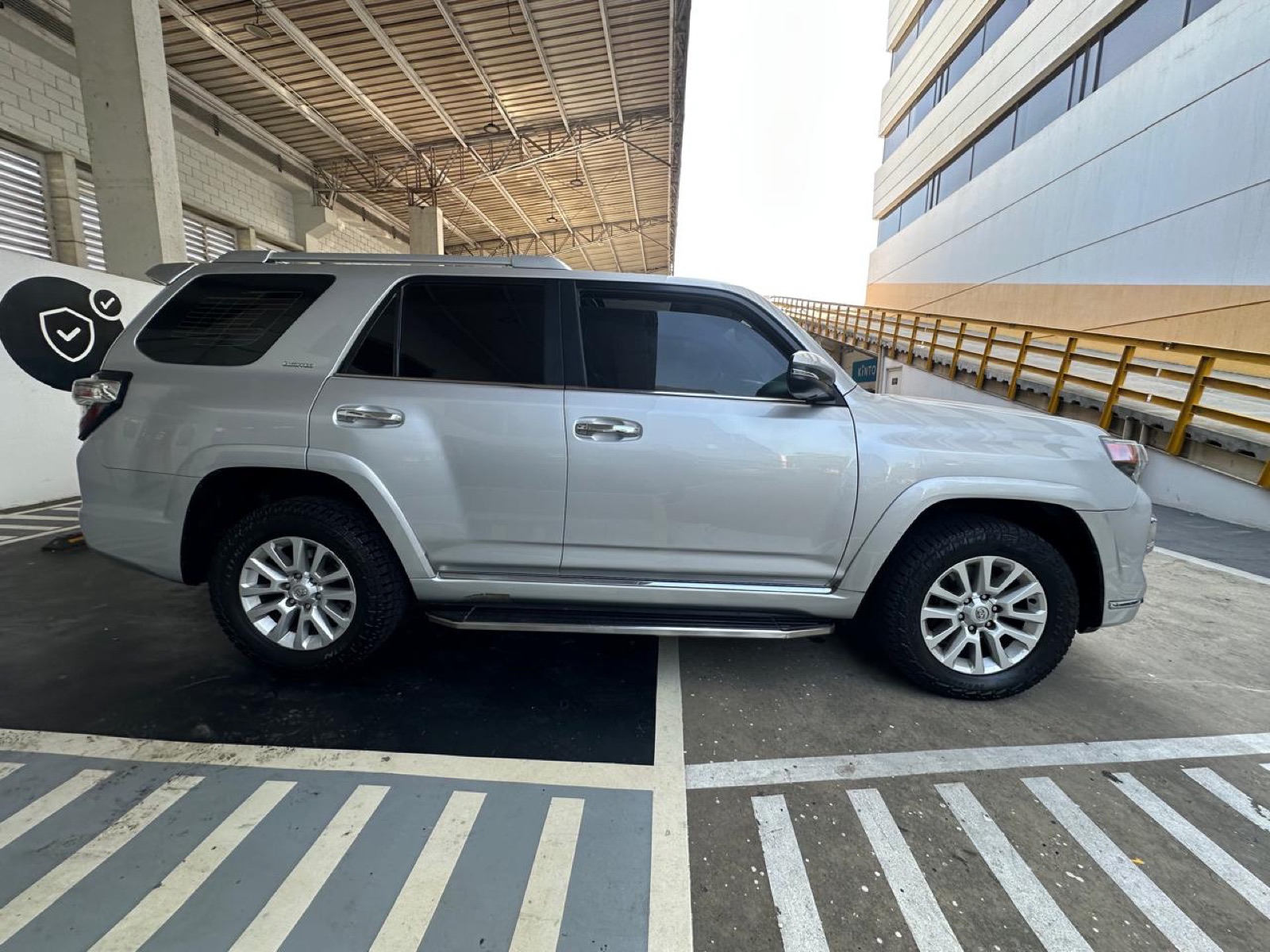 Toyota 4Runner 2018 — foto 1