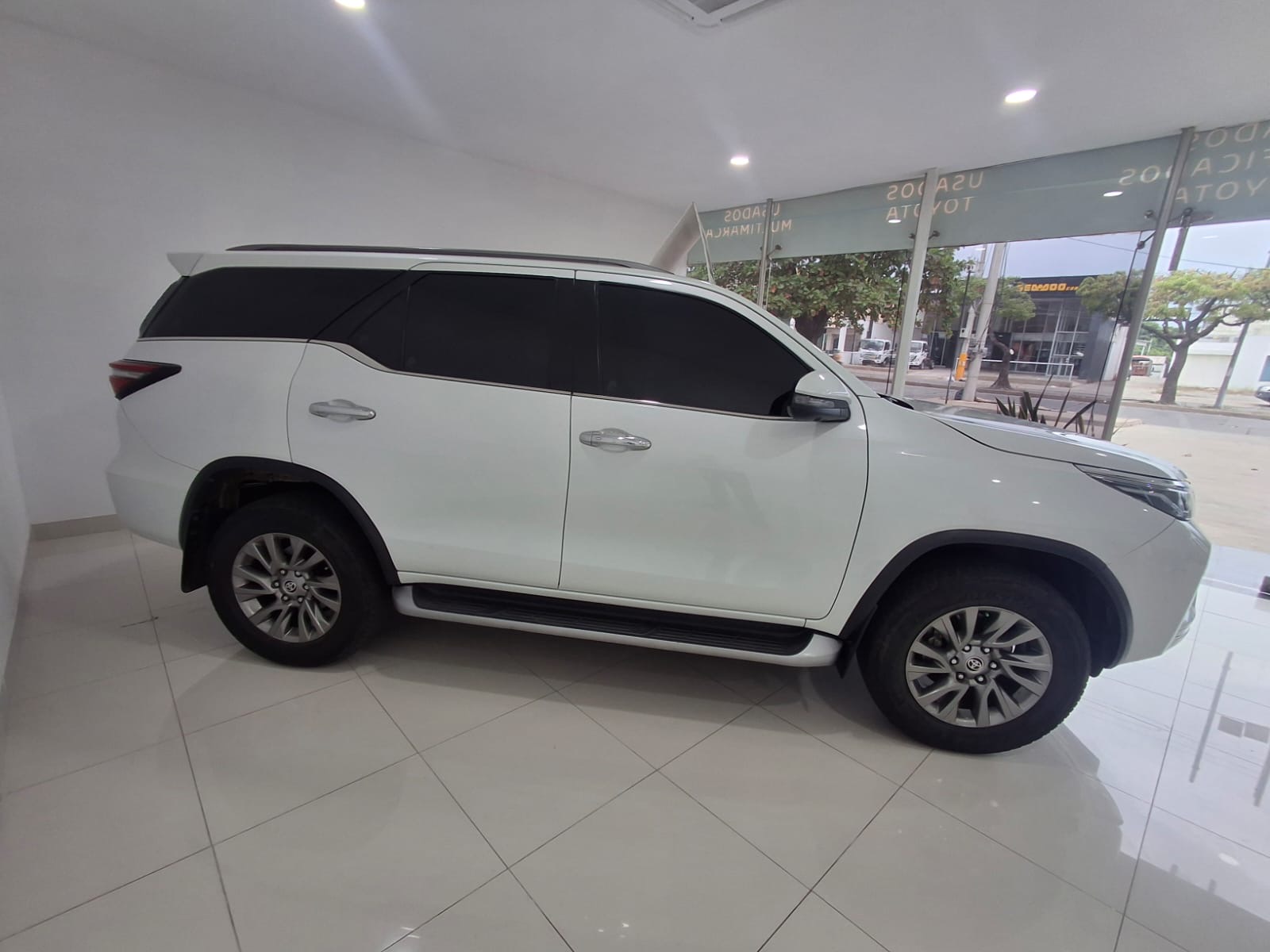Toyota Fortuner SRV 2023 — foto 5