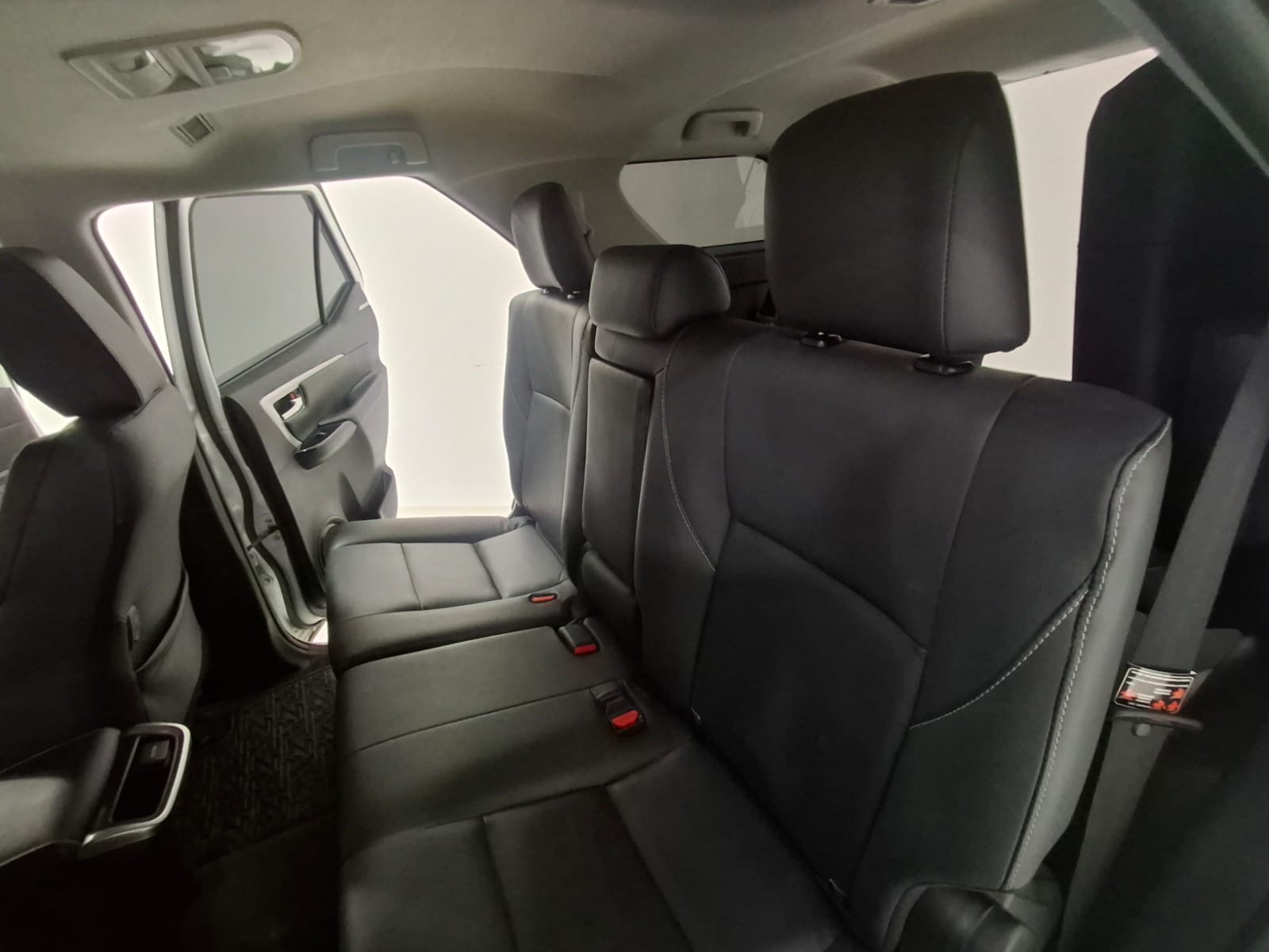 Toyota Fortuner SRV 2023 — foto 2