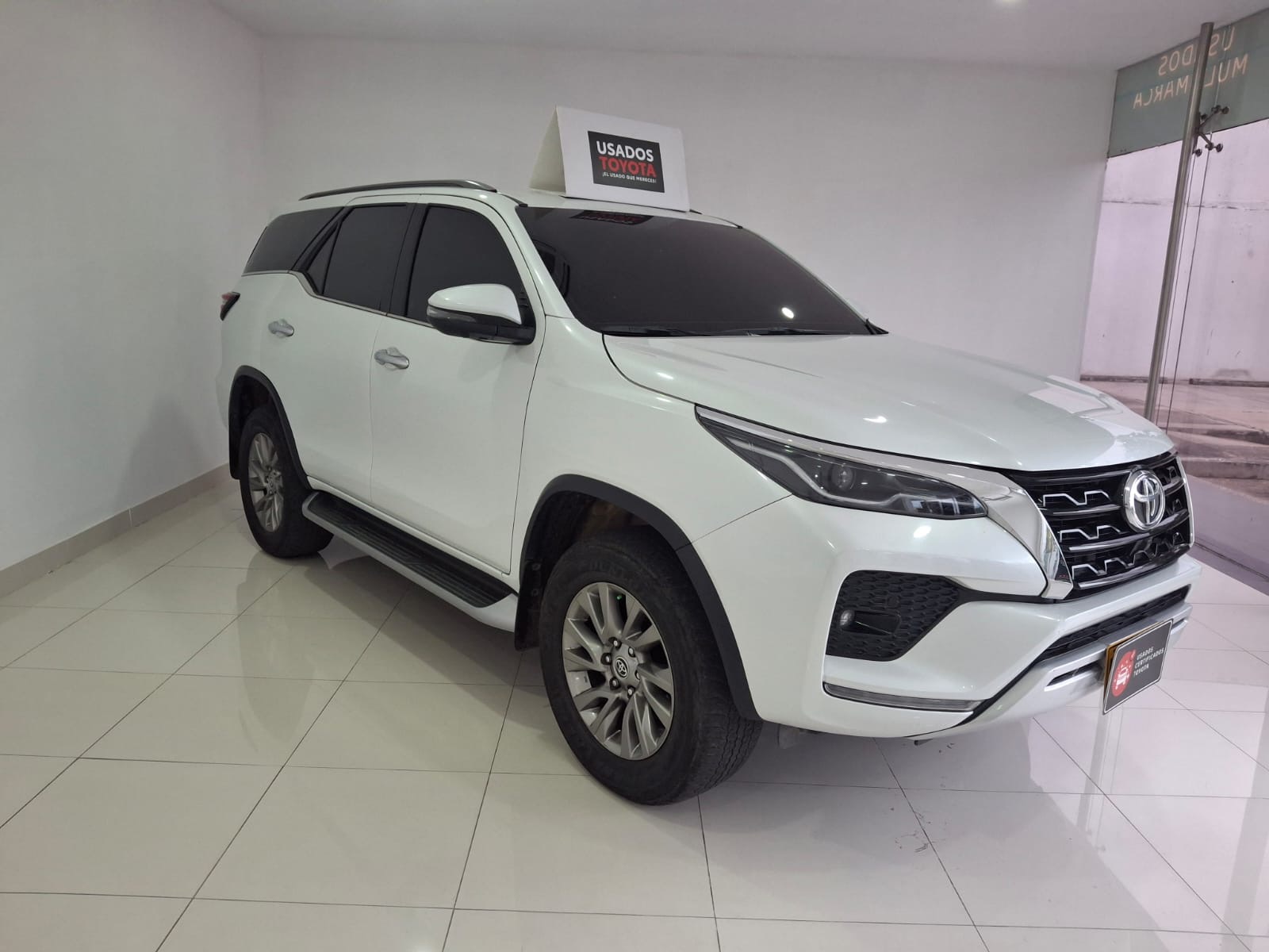 Toyota Fortuner SRV 2023 — foto 1